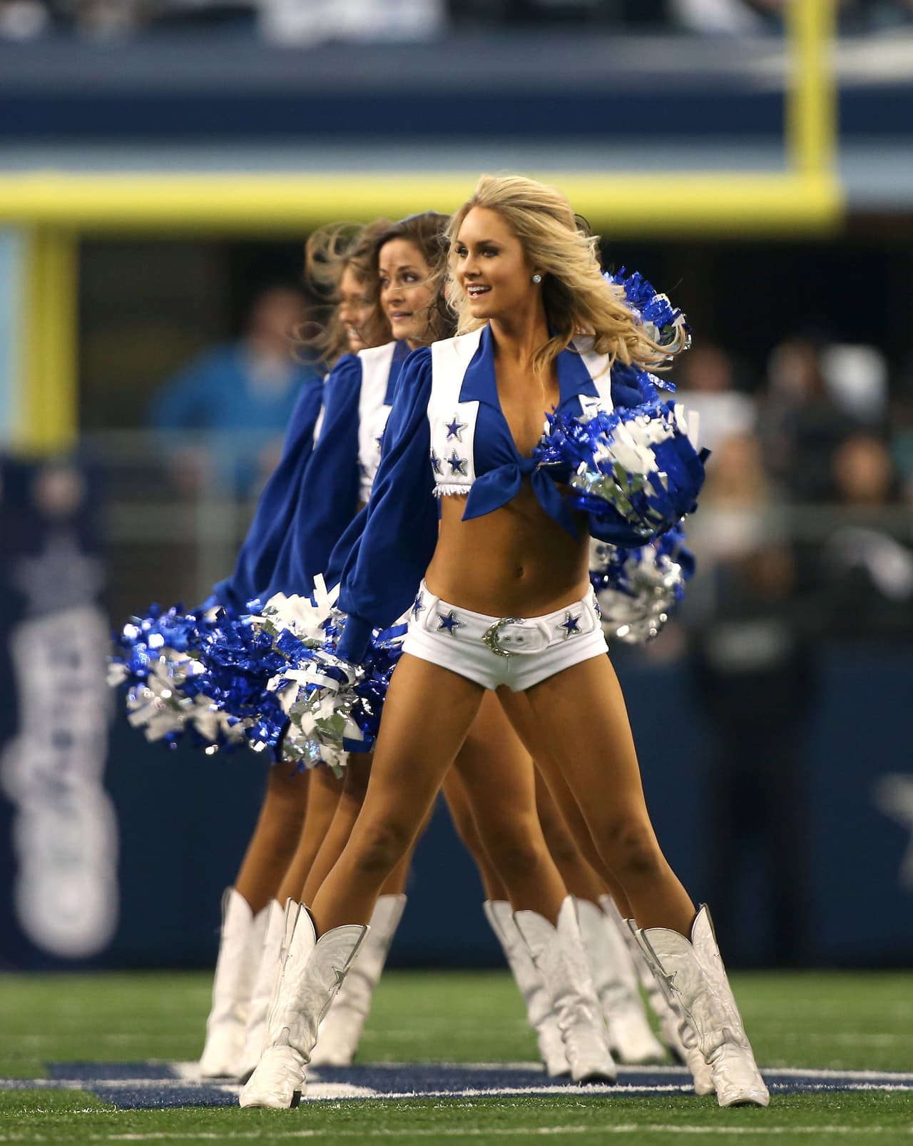 Las cheerleaders de los Dallas Cowboys cautivaron en Día del Pavo, Checa lo mejor de ellas.
