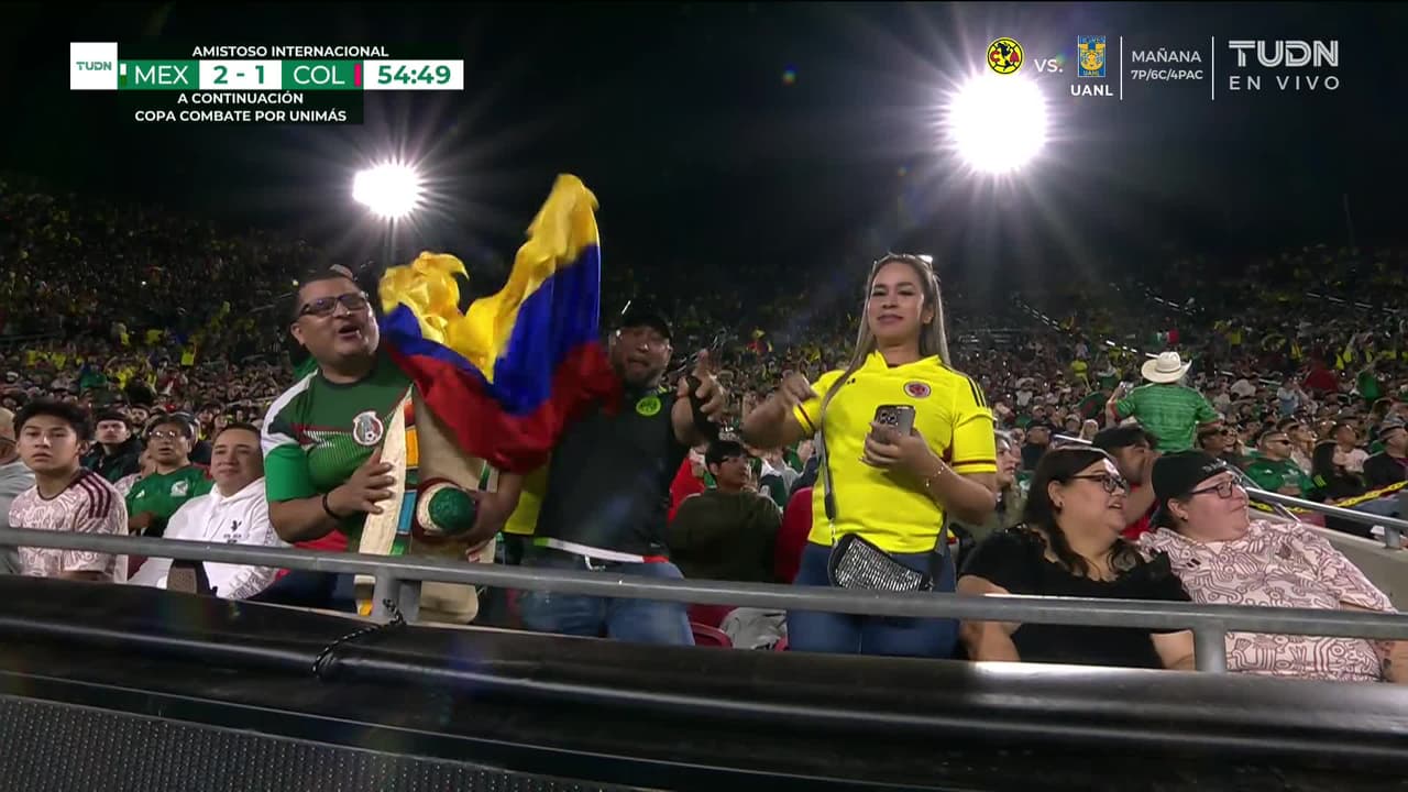 ¡GOL!  anota para Colombia. Andrés Reyes