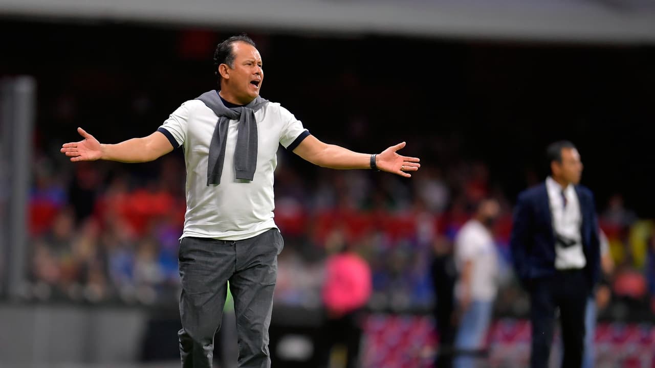 Juan Reynoso admite confusión en Cruz Azul y que "tiran la camiseta"