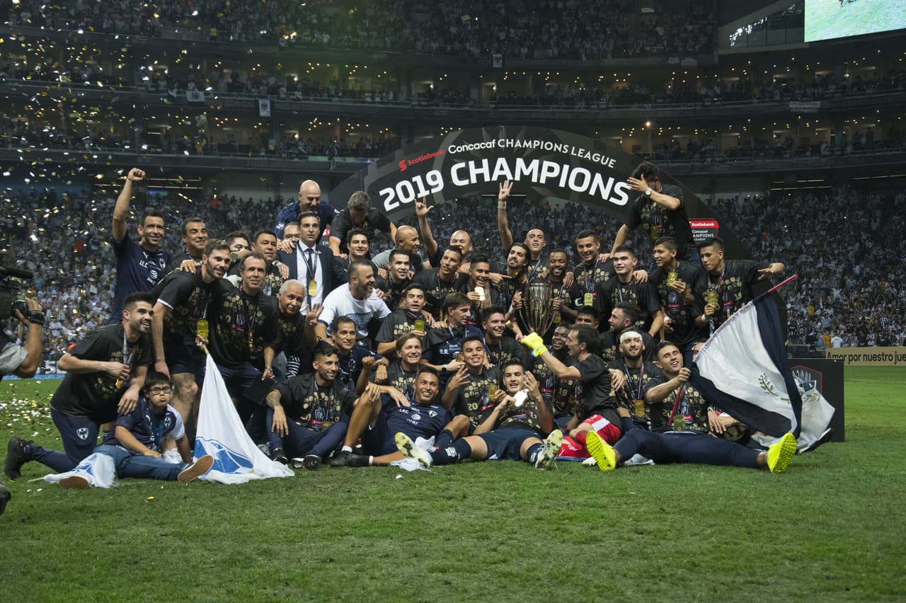 Así se vivieron los festejos de los Rayados del Monterrey tras imponerse en la Final de la Liga Campeones a los Tigres de la UANL en el Estadio BBVA.