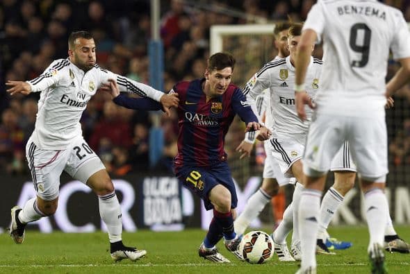 Ancelotti realizaría cambios buscando el empate en el marcador, pero los jugadores que ingresaron al campo no pesarían lo suficiente para generar peligro en la meta de Barcelona.