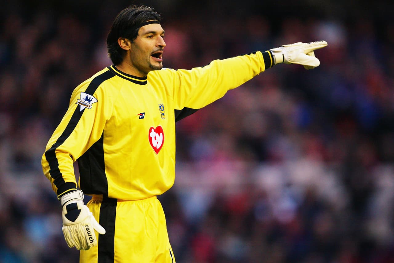 Ya el 29 de diciembre el ex portero checo, Pavel Srnicek, murió a los 47 tras sufrir un infarto luego de permanecer nueve días en coma, el arquero jugó en la Liga Inglesa y en el fútbol italiano.