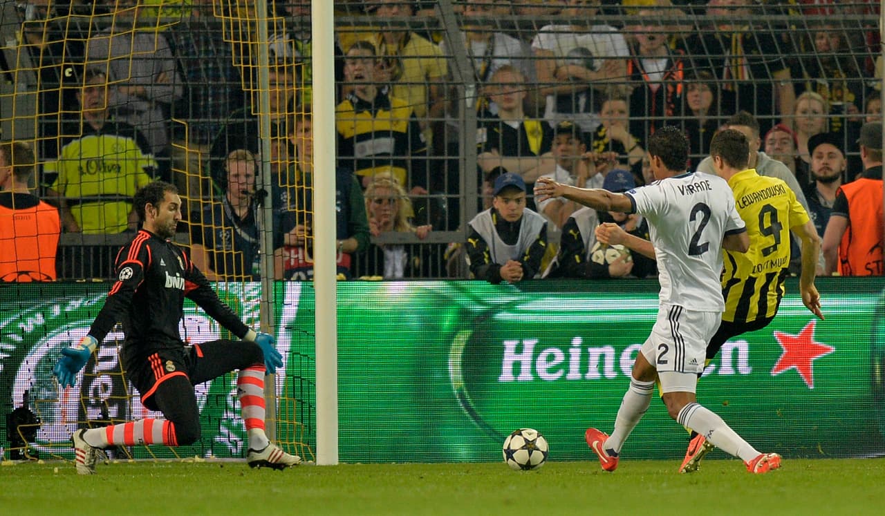 Con sólo cinco minutos de haber comenzado la segunda mitad del encuentro, llegó el segundo para el mágico polaco.