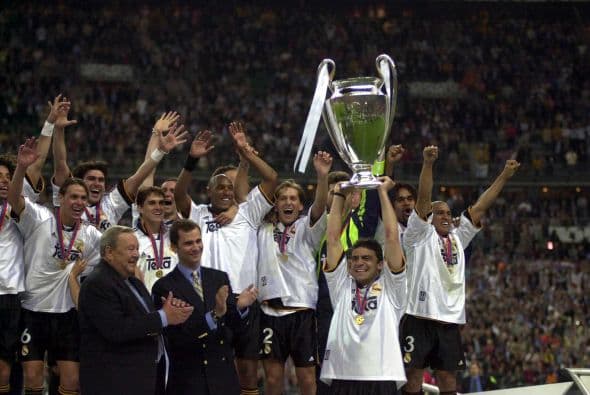 El primer campeón del nuevo milenio fue el llamado mejor club del anterior, Real Madrid, que le metió un contundente 3-0 al Valencia en la Final.