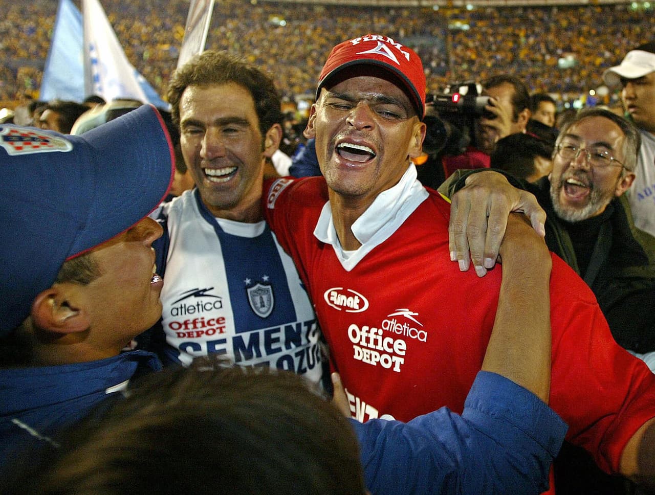 Miguel Calero, un hombre de alegrías, sufrió el 25 de noviembre de 2012 un infarto cerebral minutos después de haber despertado. No se pudo recuperar y el 4 de diciembre dejó este mundo para conformar las filas de los cracks en el cielo.