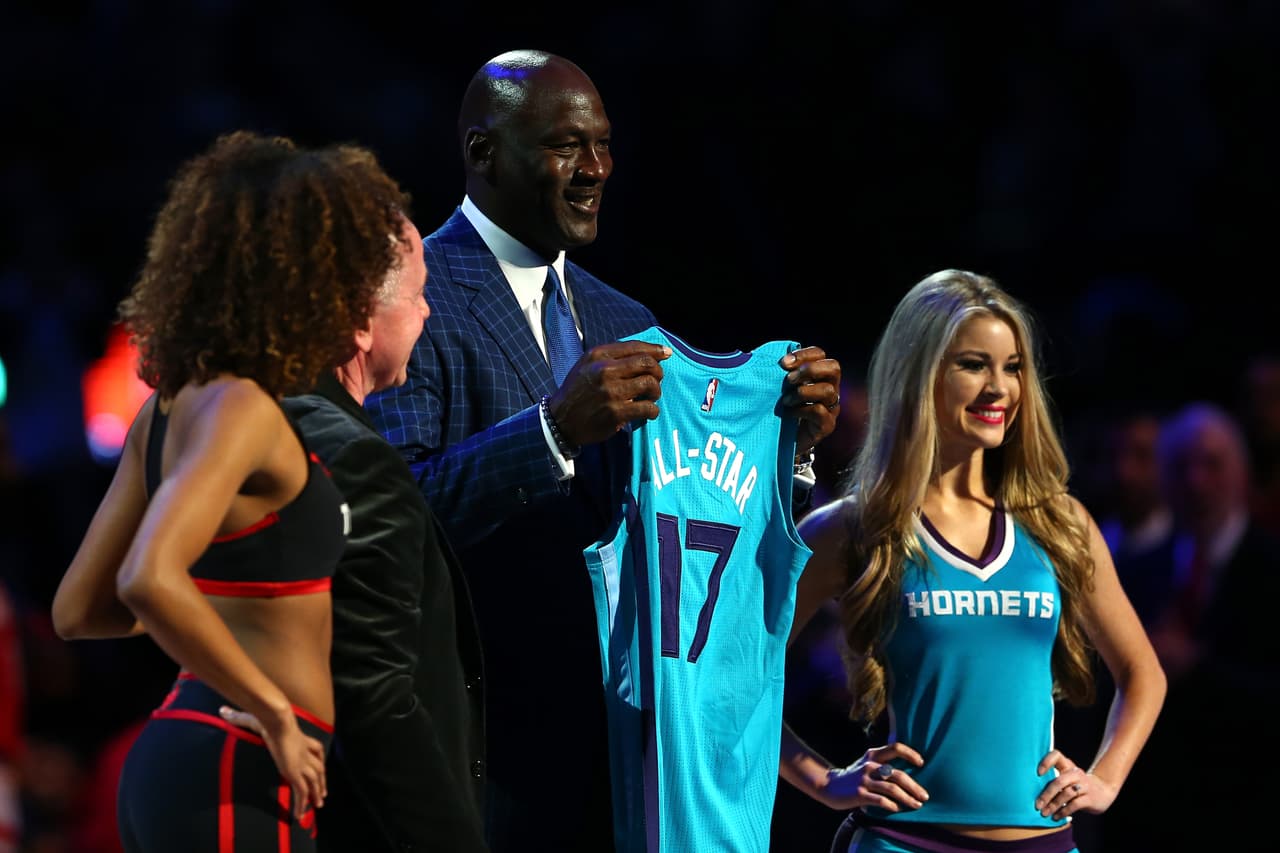 20. Michael Jordan (Dueño de los Charlotte Hornets) - 1,7 miles de millones de dólares.
