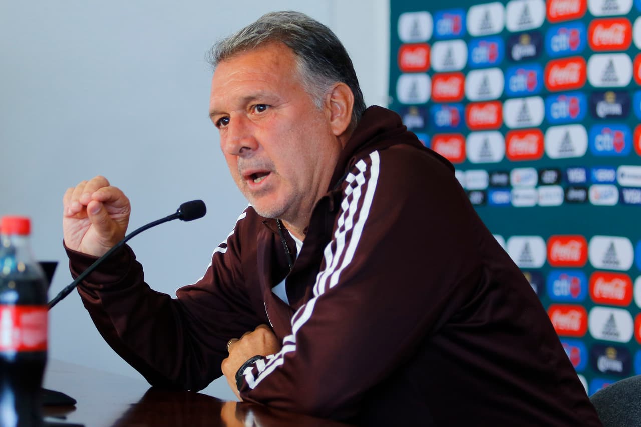 Los gestos del argentino Gerardo Martino como nuevo técnico de México en medio de sus primeros entrenamientos muestran su situación en medio de la ilusión, alegría e incluso la expectativa.