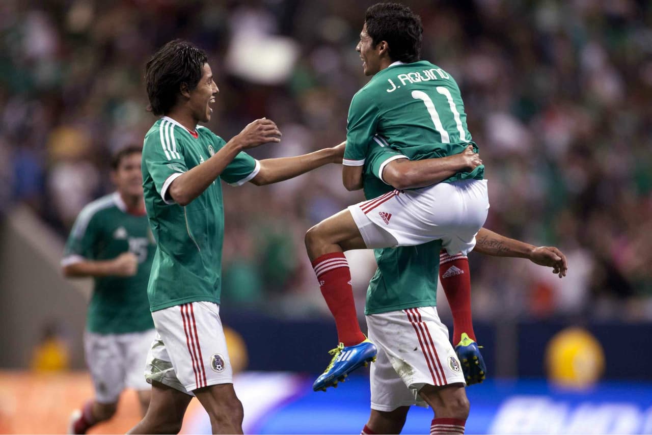 México ha dominado claramente la serie ante Venezuela. De hecho no pierde con la “vinotinto” desde hace 32 años. Enero de 1984, el tricolor azteca ganó 3 – 0 y ahí se inició una racha que ahora llega a 11 partidos de México sin perder, incluyendo 9 triunfos. En ese lapso Venezuela solo ha sacado 2 empates.