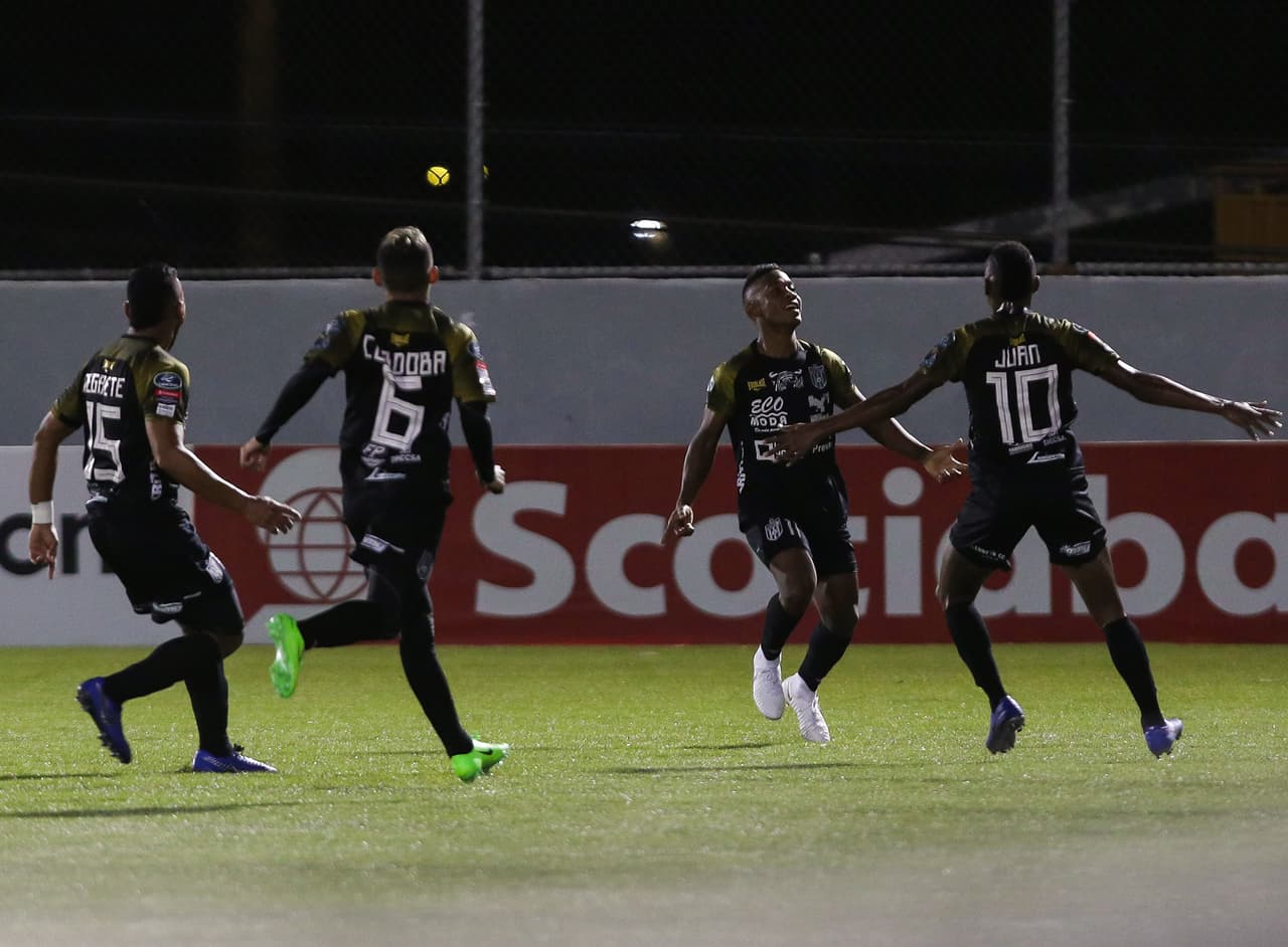 Y tan solo transcurrieron ocho minutos para que los panameños le dieran la vuelta al partidopor conducto de Alexis Corpas.