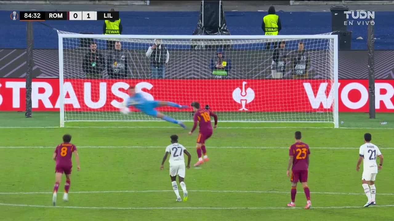 ¡Roma falla tres penales consecutivos y Berke Özer mantiene el empate!