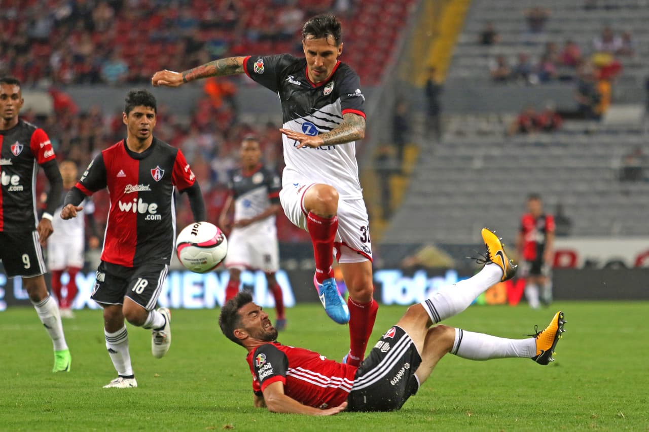 Fue un duelo ríspido que se le salió de las manos al silbante Adonaí Escobedo.