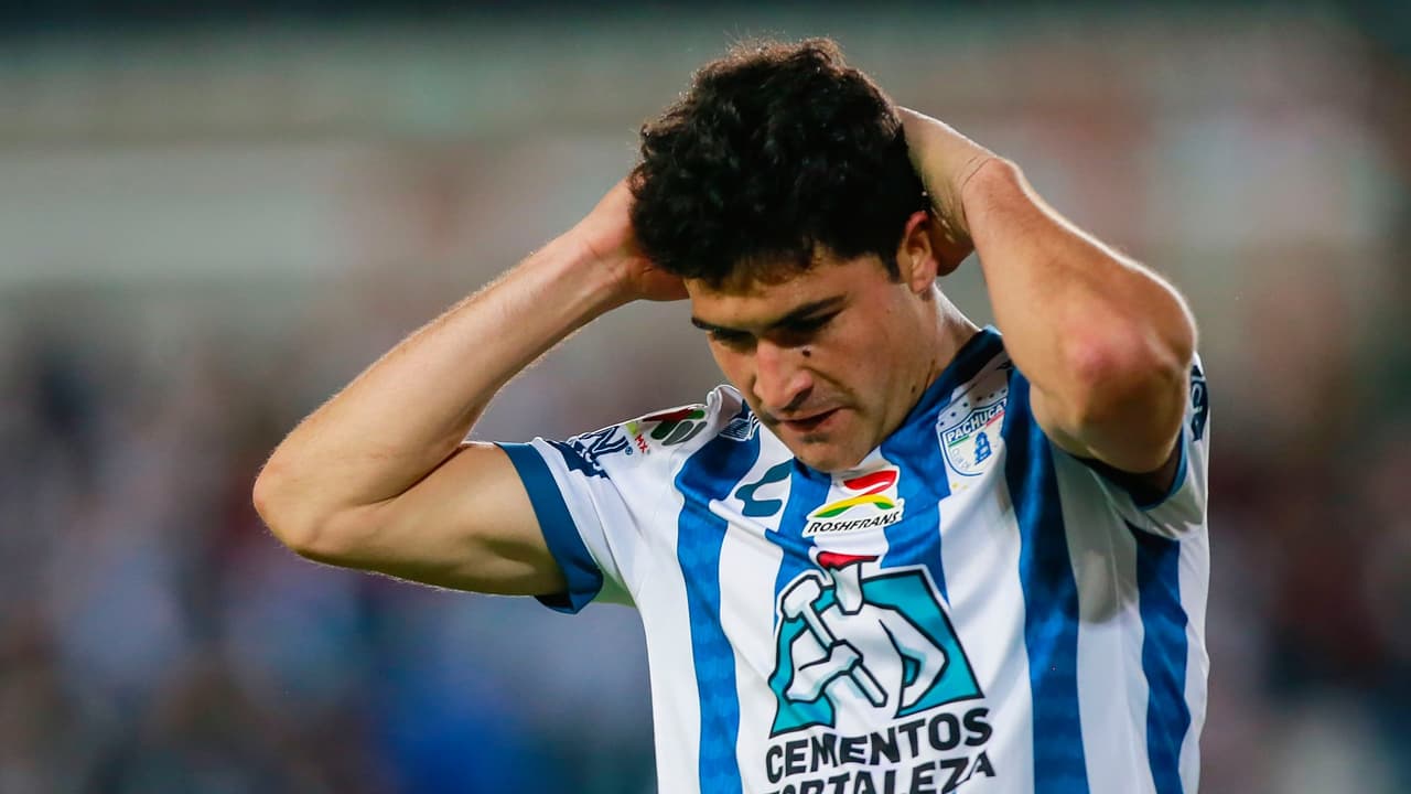 Nicolás Ibáñez sale lesionado del juego de Pachuca ante Rayados