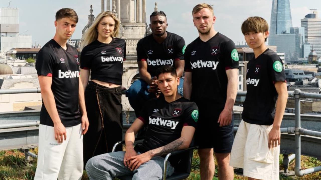 West Ham presume con Edson Álvarez su nuevo uniforme de visitante