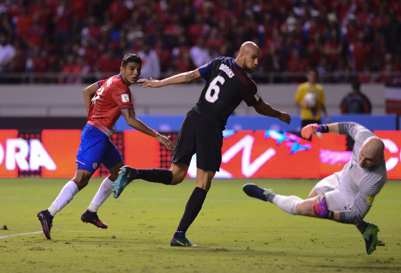 La zaga norteamericana sufrió una grave desconcentración.