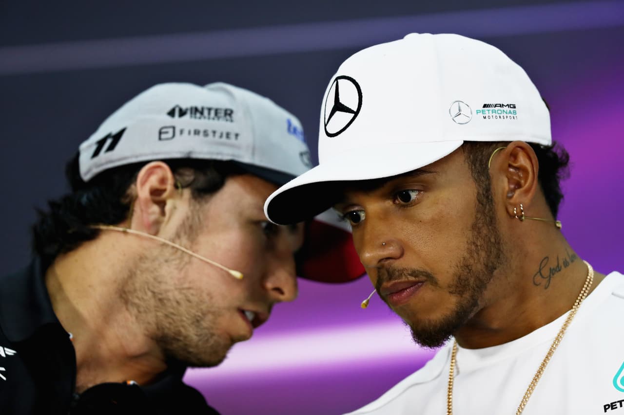 Mientras el mexicano tiene una carrera en mente, su compañero en la rueda de prensa, el británico Hamilton, piensa en cómo mantenerse en lo más alto de la clasificación.