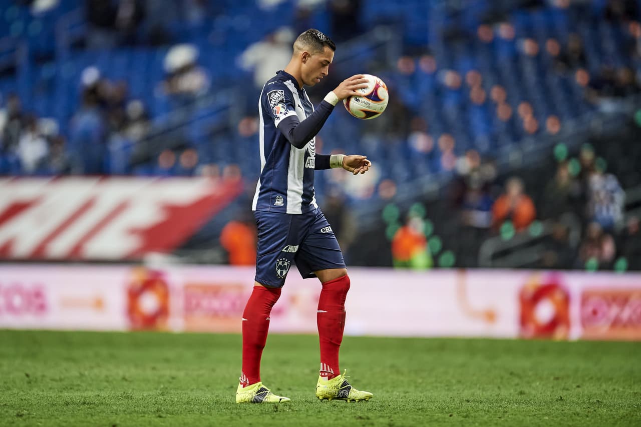 Funes Mori tomó la pelota para intentar superar a Suazo como goleador histórico del club.