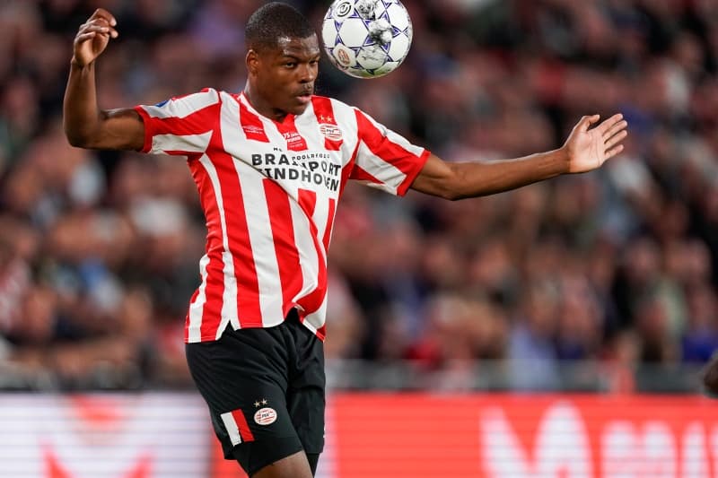 Eric Botteghin, tras una muy buena asistencia de Orkun Kokcu, anotaba de cabeza el 1-0 en el marcador para el Feyenoord.