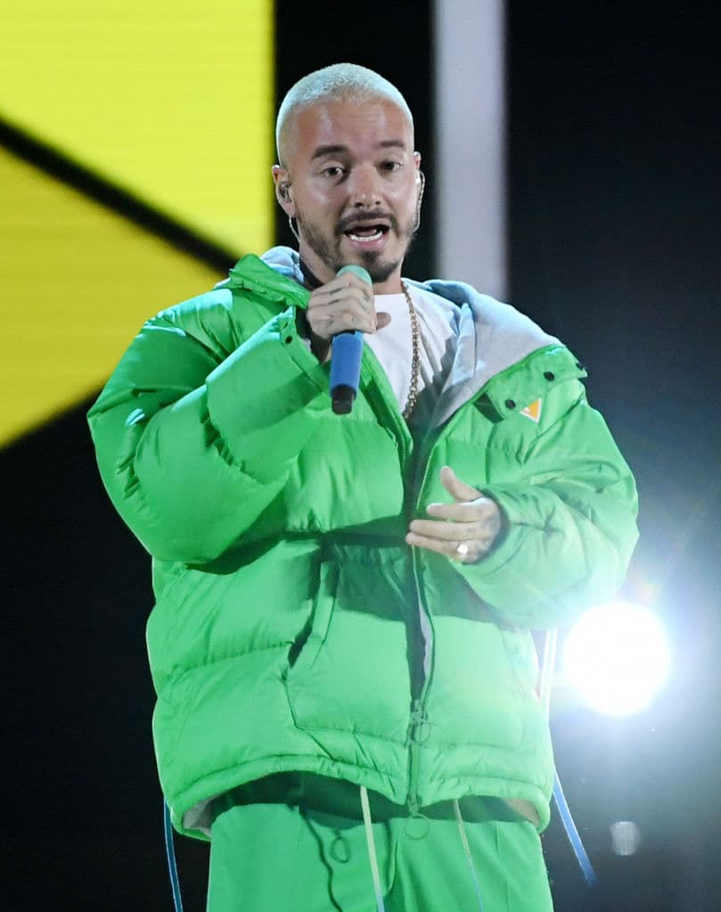 Esta semana se logró colocar en el primer lugar de las carteleras ‘Latin Airplay’ y Latin Rythm’.
<br>