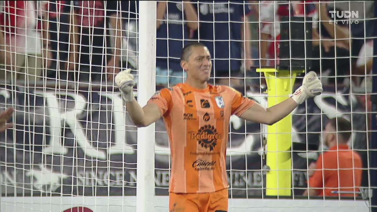 ¡Héroe! Tapia ataja dos penales, Gallos elimina al Revolution y va a Cuartos