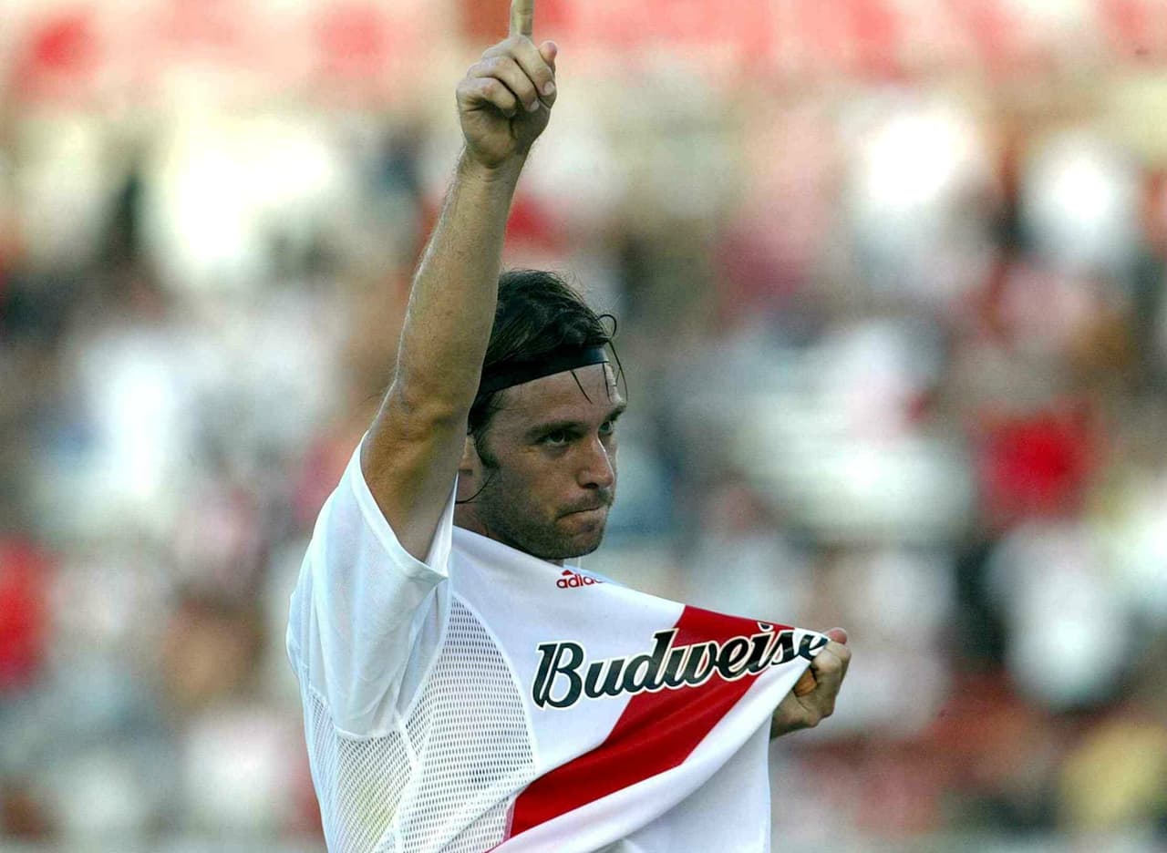 Y por último tenemos a Fernando Cavenaghi, el experimentado delantero podría convertirse en el elemento clave por su contundencia y dinámica en el ataque.