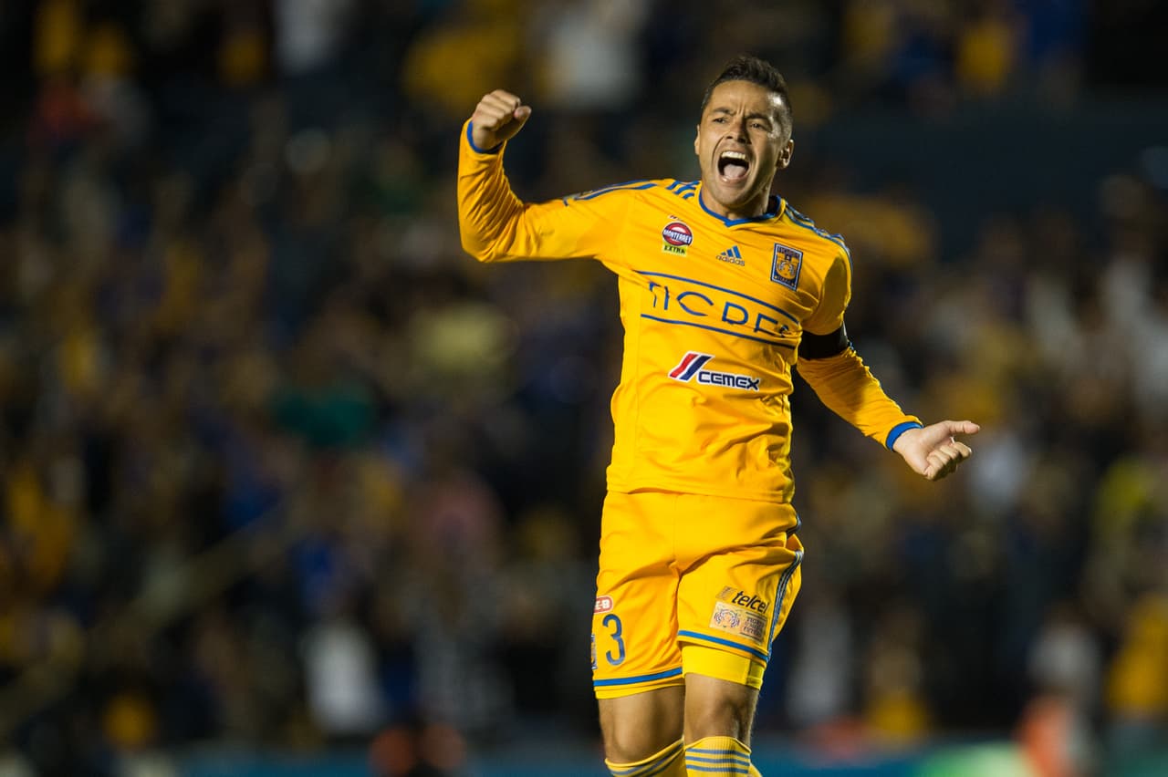 Por parte de los Tigres el brasileño Juninho espera ser factor con su potente disparo ya sea en tiros libres como probó en la final de ida o con un cabezazo oportuno en jugadas de táctica fija.