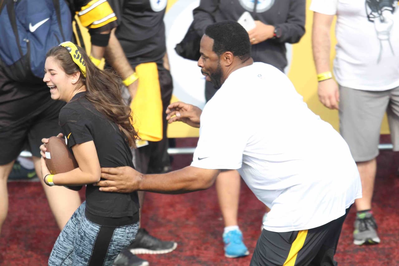Jerome Bettis y grandes leyendas en el “Steelers Football Camp" en México