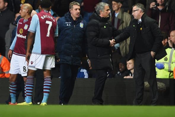 Mourinho no se quiso ir sin despedirse de Lamberg y agradecerle por el buen rato y la buena conversación mientras se jugaba el partido.