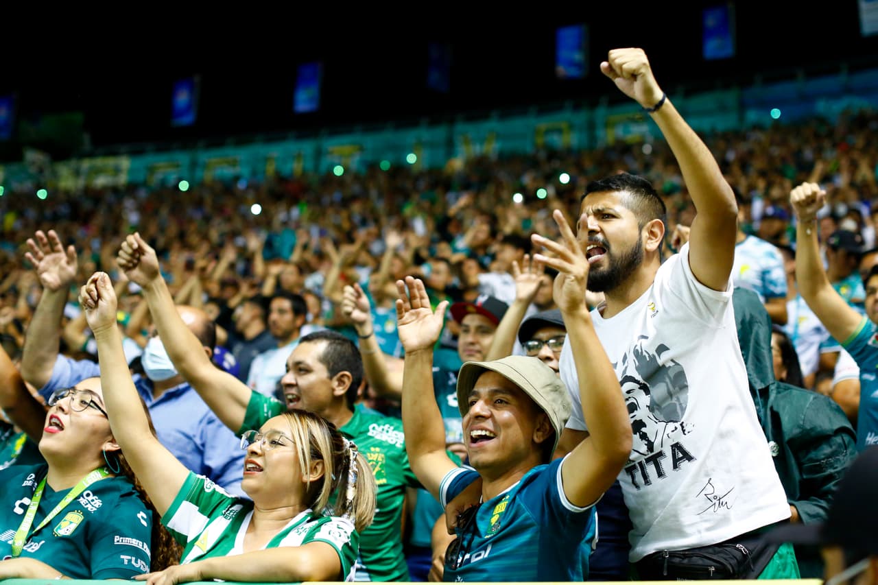 La afición de los 'panzas verdes' no dejó de apoyar.