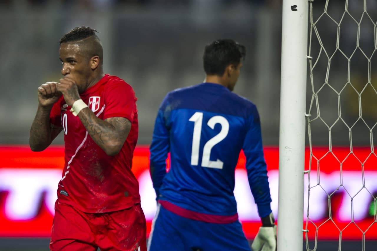 Lamente, en el gol de Perú un rebote lo encontró sorprendido y los reflejos no le alcanzaron para sacar un esférico que antes de entrar pegó en el poste