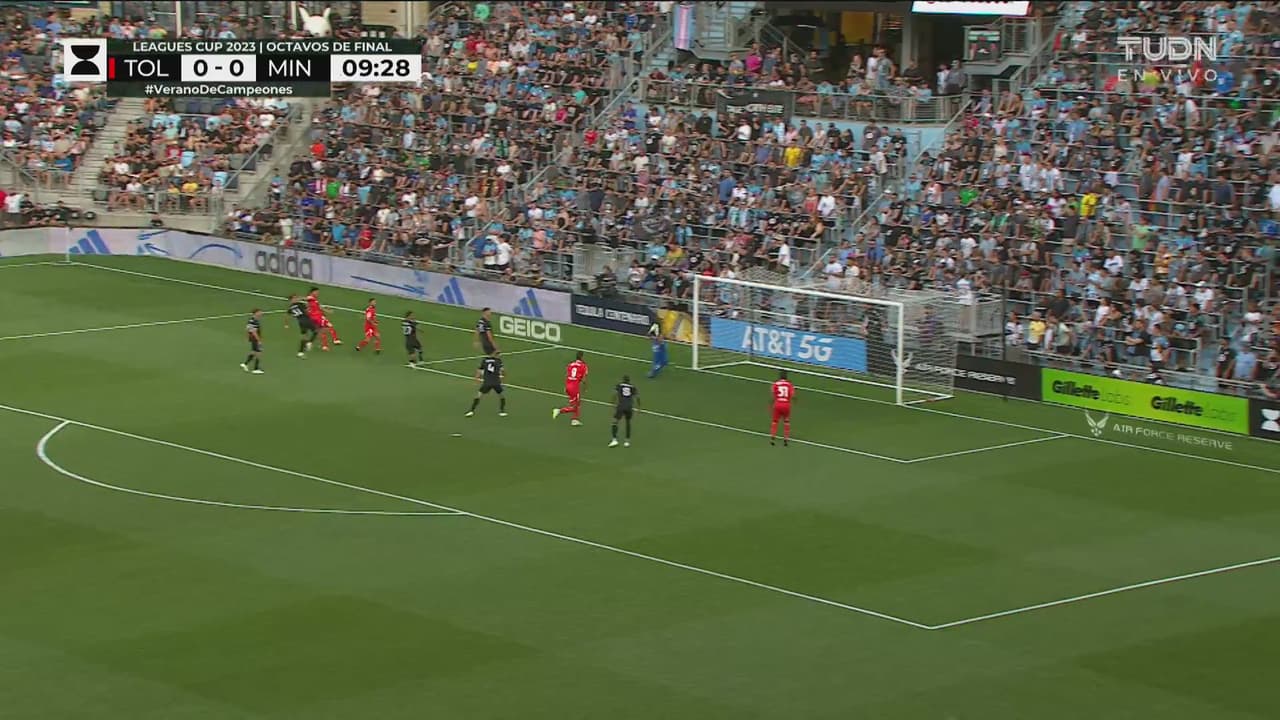 ¡Toluca toca a la puerta con un tiro de Meneses!