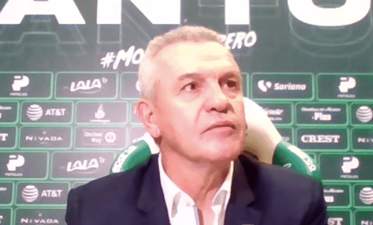 Aguirre interrumpe su conferencia por 'mucha gente' de Santos