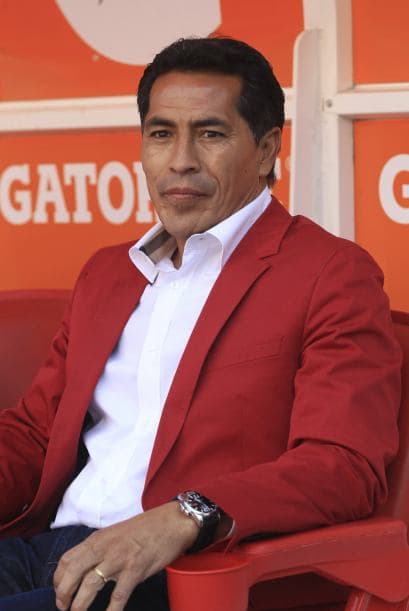 15.- La búsqueda de Galindo.- El ‘maestro’ llegó al ‘Rebaño’ dos días antes de que empiece el torneo y durante lo que va del Clausura 2013, ha tenido que mejorar el nivel físico y futbolístico del equipo, ah y además encontrar una alineación ideal, cosa que por lesiones no ha podido conseguir. Definitivamente esta es la deventaja más grande que tienen los rojiblancos sobre las Águilas.