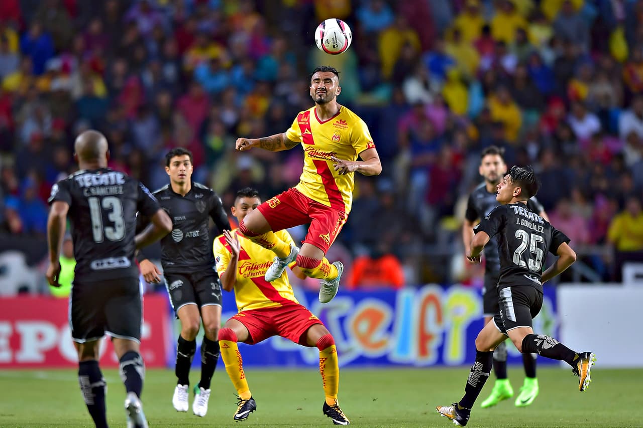 Morelia salió al campo con un 4 -4-2, con Sansores y Lezcano jugando en punta.