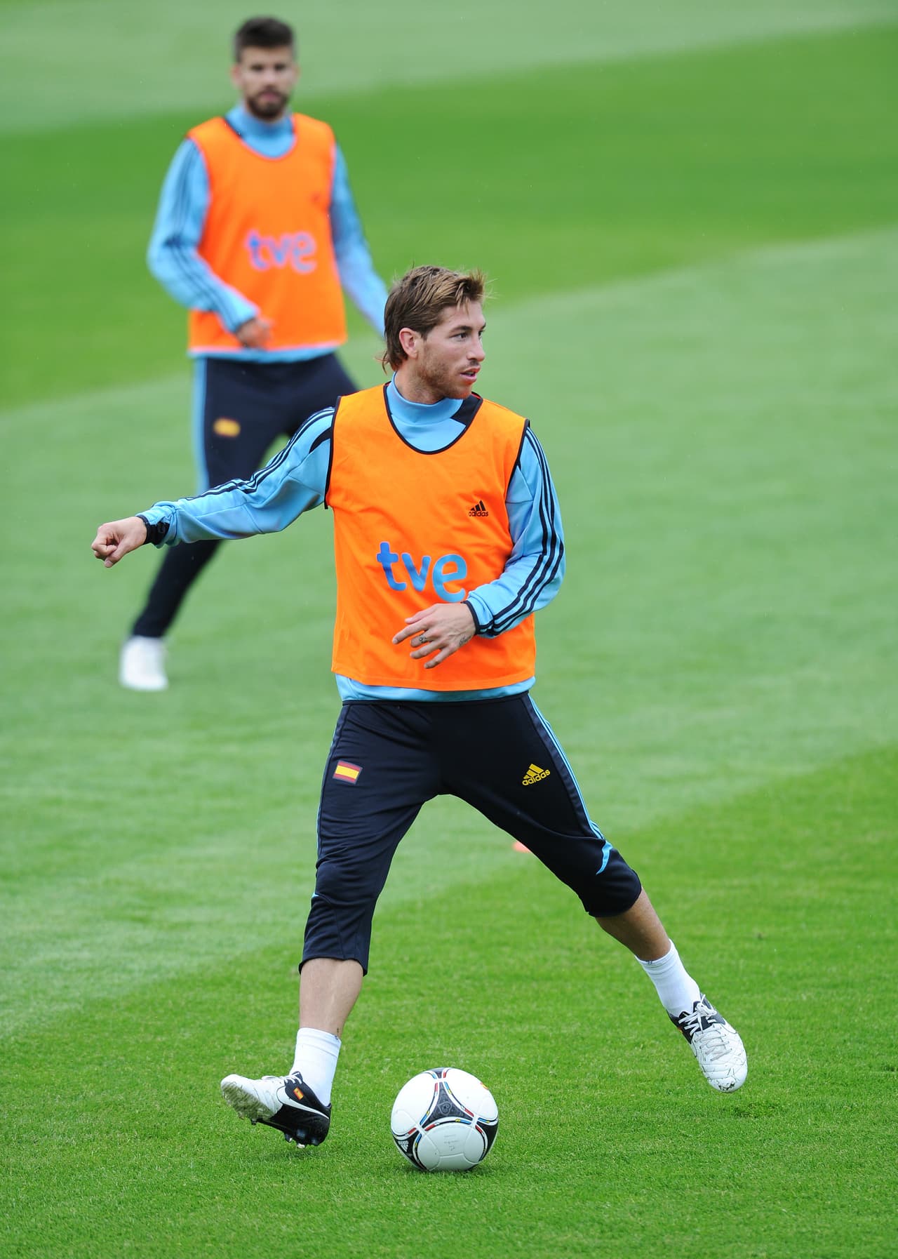 La Euro 2012 no solamente fue el escenario ideal para el cambio de 'look' de Sergio, sino para verlo finalmente como zaguero central junto a Gerard Piqué.