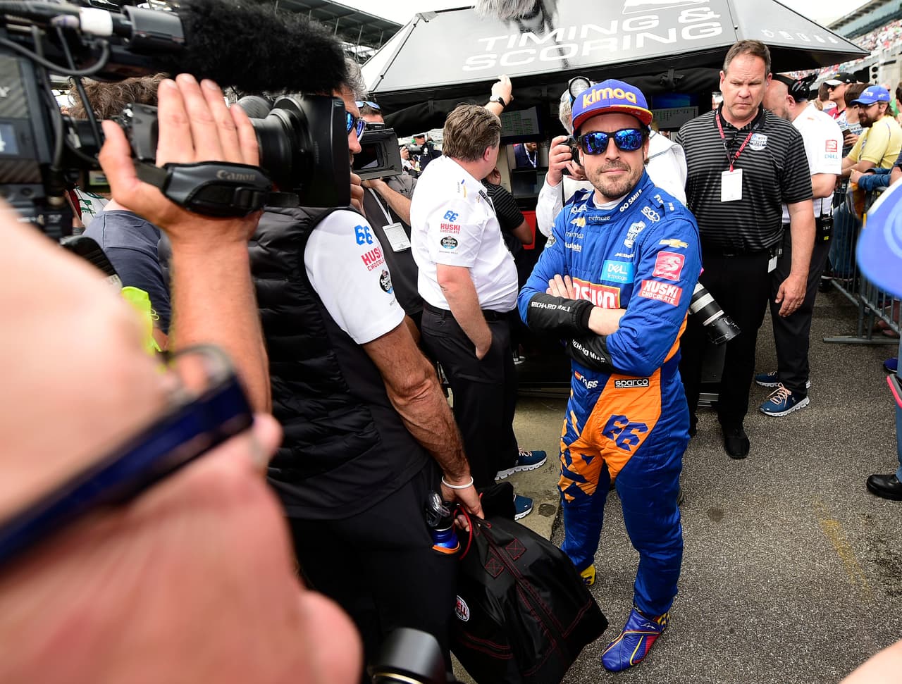 En el primer giro del joven piloto de 23 años, quien corría en la Indy Lights, las ilusiones de Alonso seguían vivas...