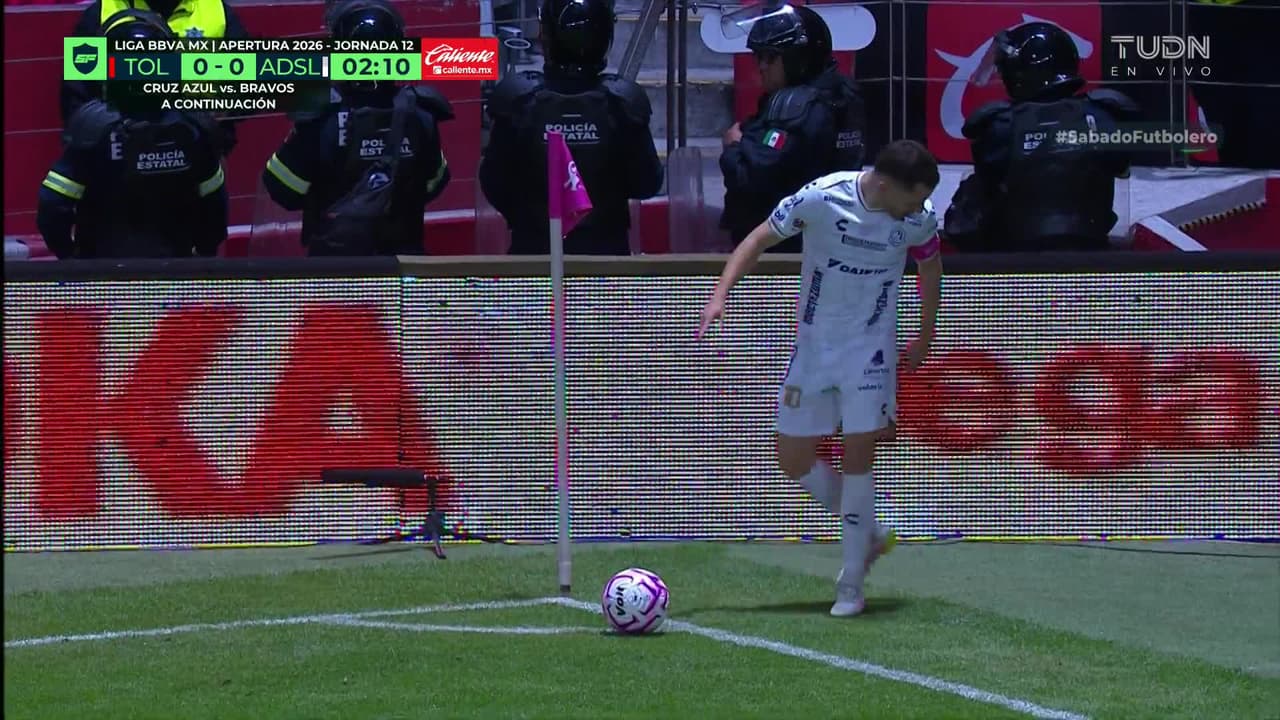 Arranca el partido y la pelota está en juego.