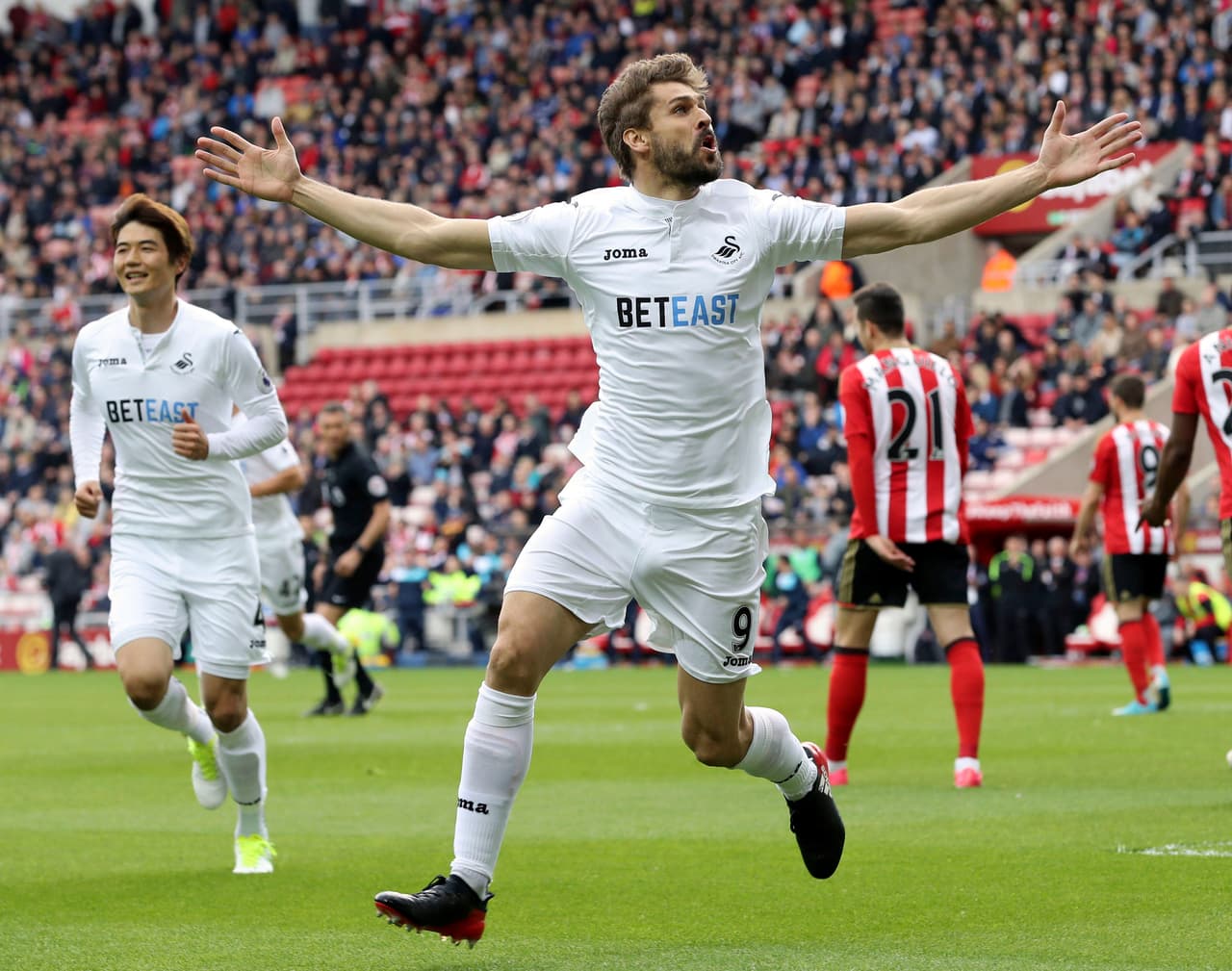 El español Fernando Llorente cambiaría de equipo en la Premier League. Del Swansea al Chelsea.