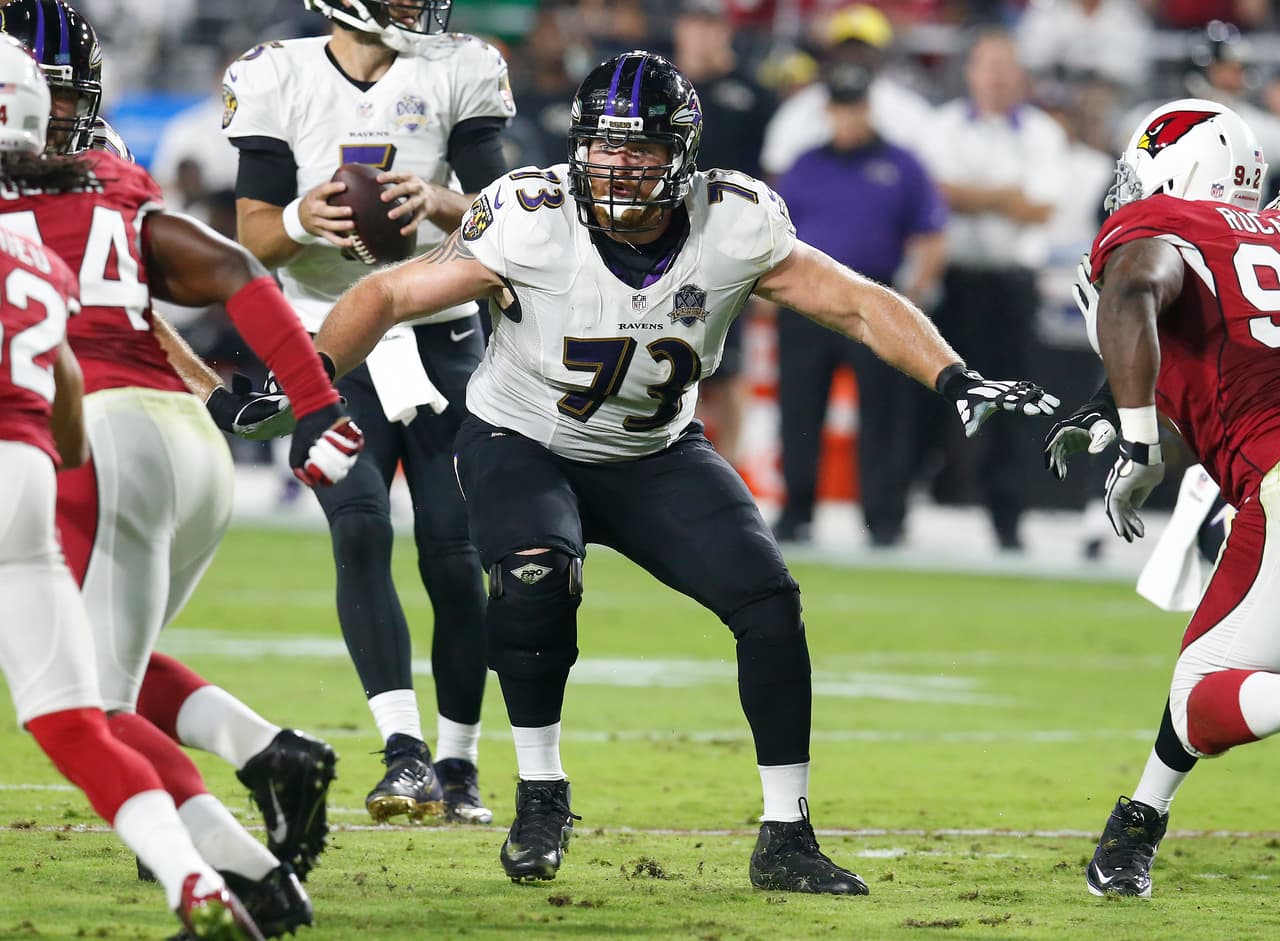 37 / MARSHAL YANDA - G - BALTIMORE RAVENS - Se le considera el mejor guardia derecho en la NFL. Cumplió exitosamente su novena temporada con los Ravens. Por tercera campaña consecutiva jugó todos los partidos. En octubre de 2015 firmó una extensión de contrato de 4 años por 32 millones de dólares. Ascendió 42 lugares en el Top 100, el año pasado fue sitio 79.
