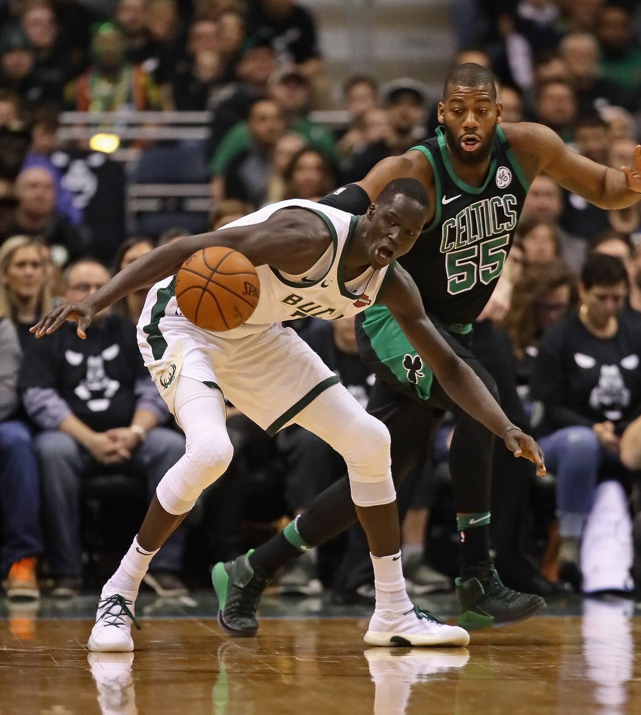 Para el segundo cuarto, los de Milwaukee también anotaron 27 puntos frente a 18 de su rival, con lo que extendió la ventaja.