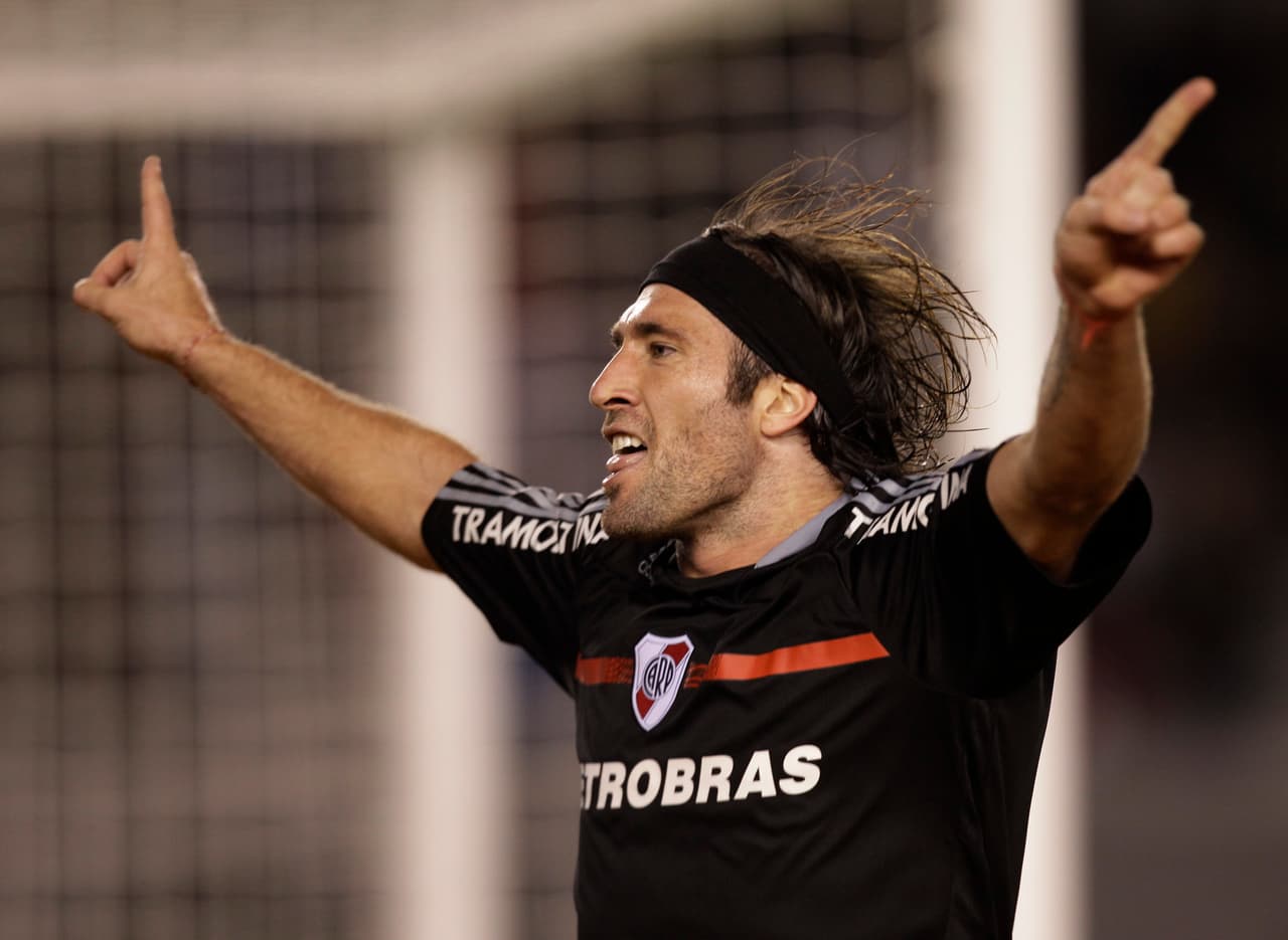 Mariano Pavone: jugó para River en la fatídica temporada en la que se fueron a la B en el 2011. Del 2012 al 2015 se vistió con la playera del Cruz Azul.