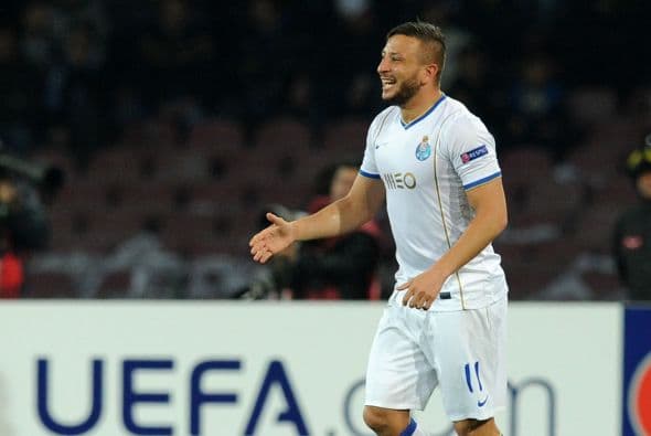 Nabis Ghilas:Argelia se ha caracterizado por tener jugadores de mucha entrega y sacrificio, es ahí donde sobresale Ghilas quien suda hasta sangre con tal de hacer ganar a su equipo.Más de ¡Golazo Extra!