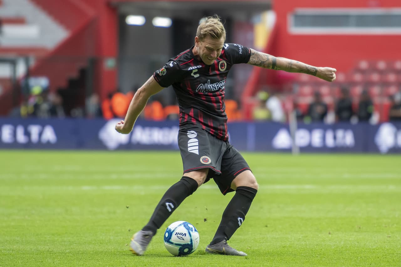 Menéndez refuerza al Puebla