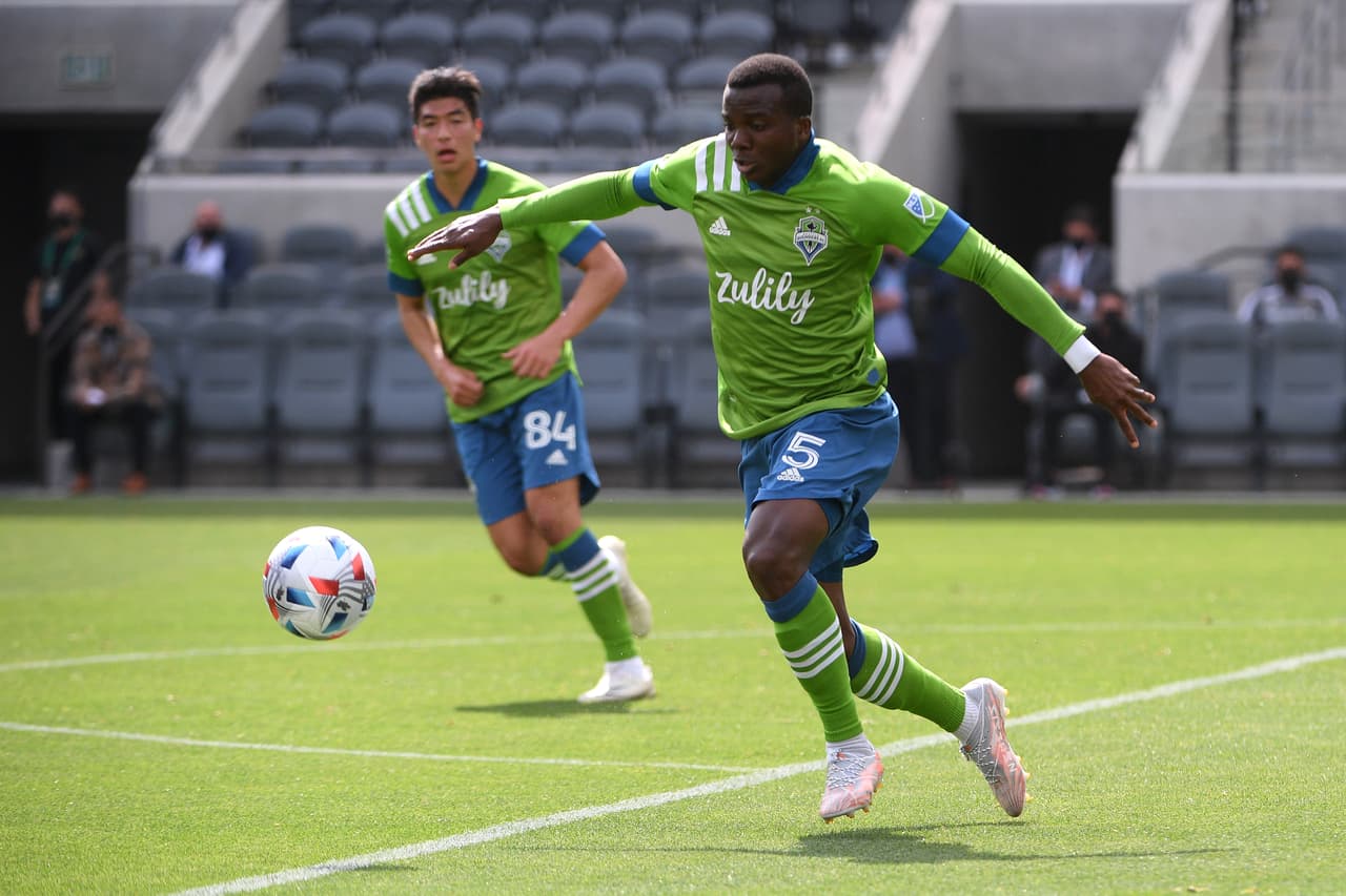 El camerunés es una de las razones por las que el conjunto esmeralda arrancó la temporada 2021 con un impresionante récord de partidos invictos. Recientemente, regresó a la Selección Nacional de su país.
<br>