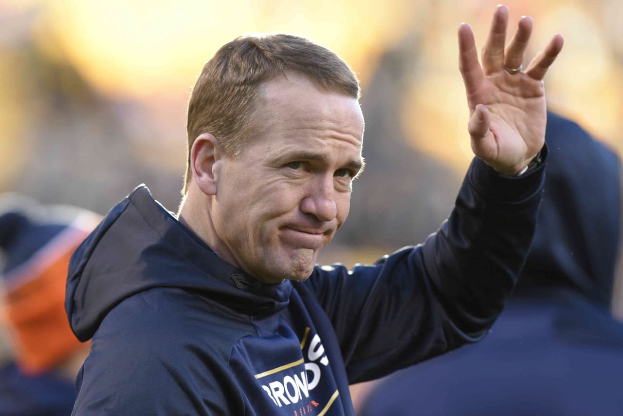 Gary Kubiak se reserva la decisión sobre Brock Osweiler o Peyton Manning