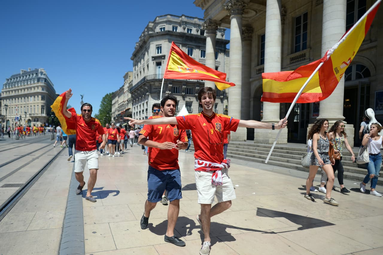 Los españoles llegaron a la ciudad de Bordeaux para apoyar a la 'Roja'.
