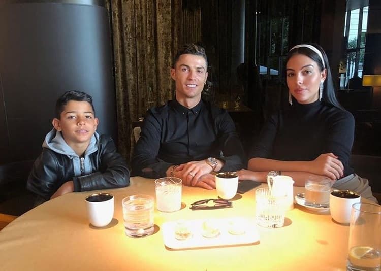 Así reaccionó Cristiano por esperar 40 minutos en un restaurante