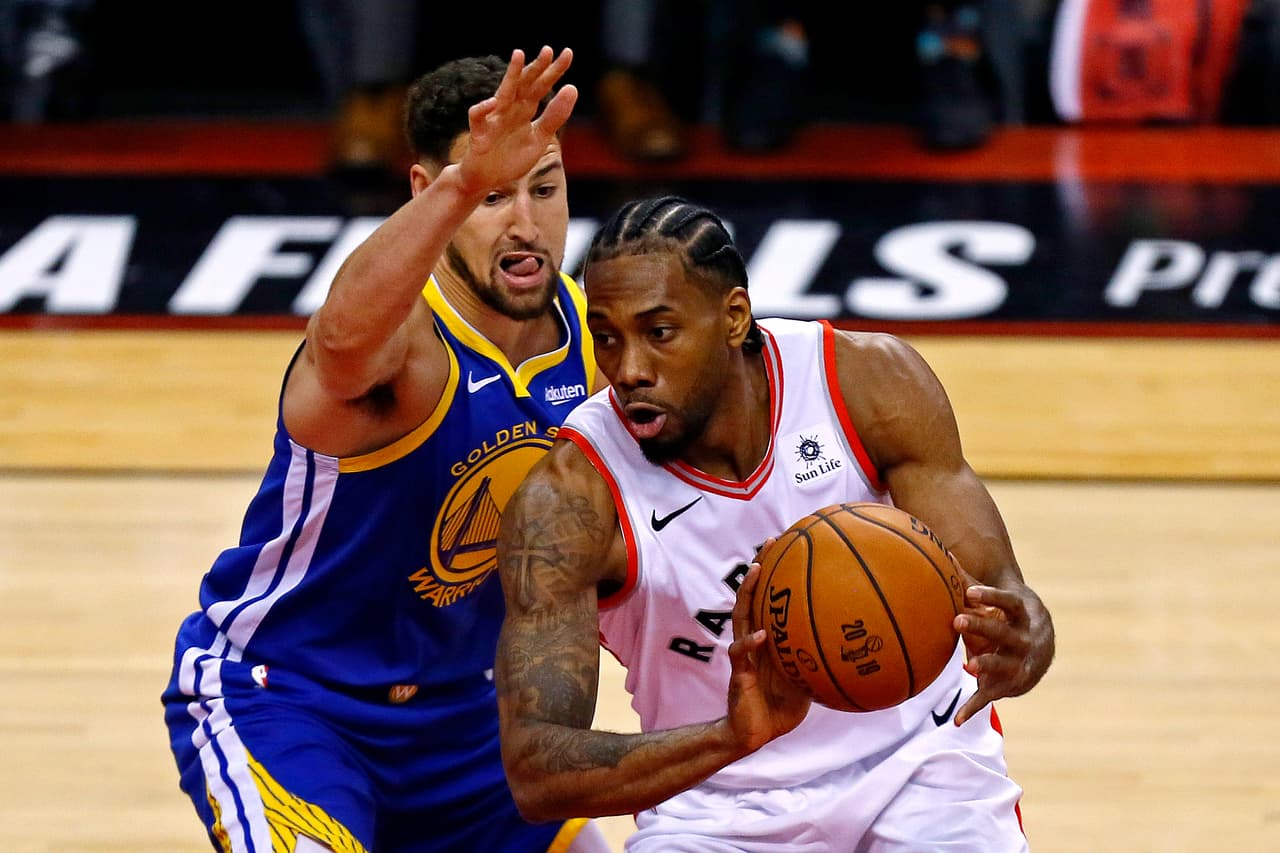 Kawhi Leonard añadió a sus 23 puntos, ocho rebotes y cinco asistencias.