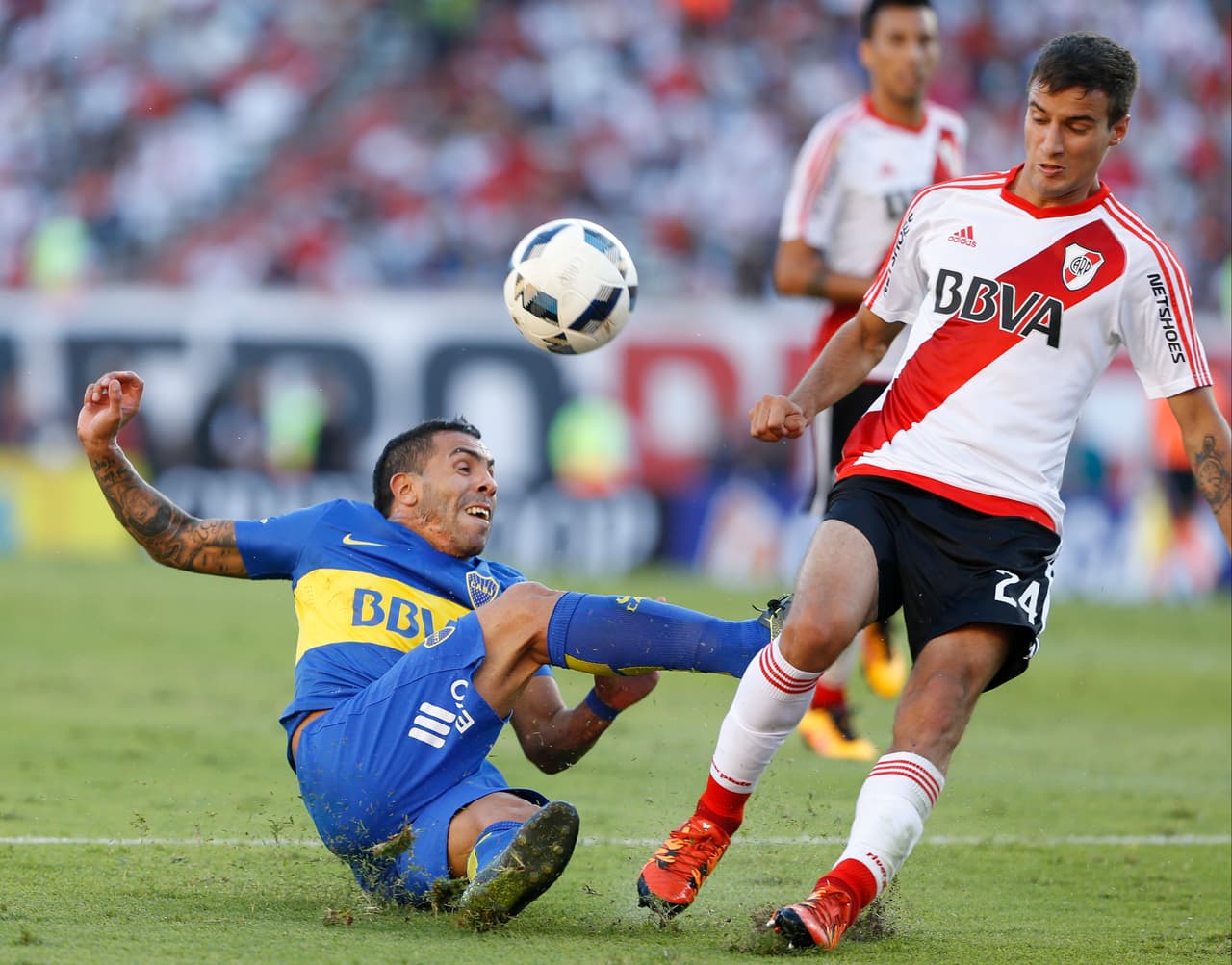 Otro surgido de River que está en el Zenit es el pibe Emanuel Mammana de tan solo 21 años. Cuando tenía 19 ya era titular del Millonario.