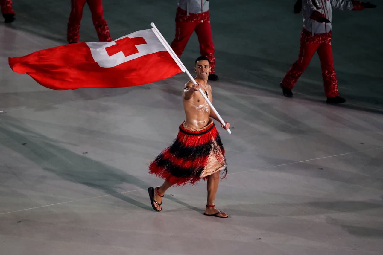 Uno de los desfiles más llamativos fue el de la delegación de Tonga, que tuvo a su abanderado, Pita Taufatofua, marchando sin camisa a pesar del tremendo frío en ceremonia de inauguración de los Juegos.