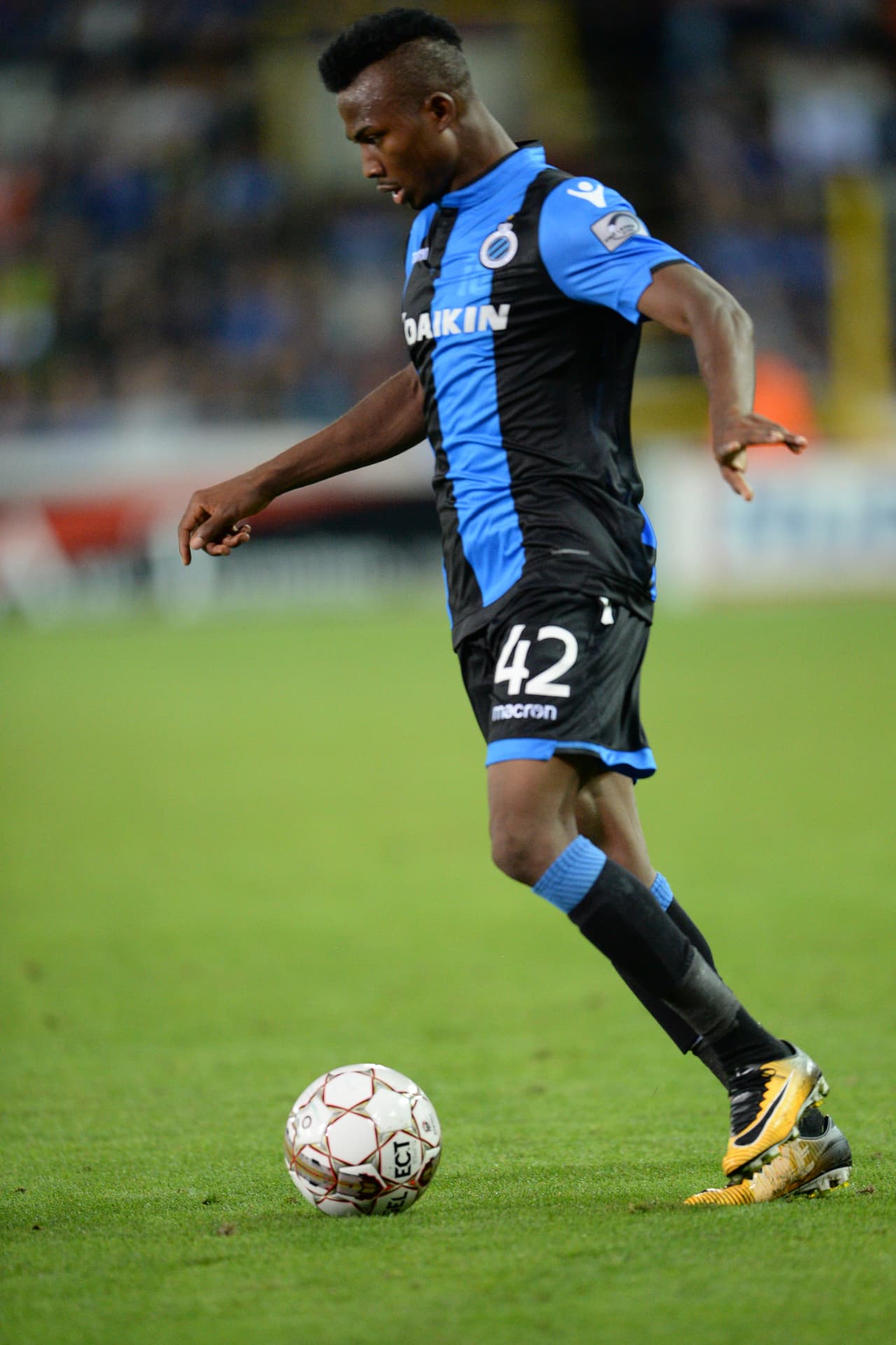 Emmanuel Bonaventure Dennis (Clube Brugge / 20 años) - Delantero